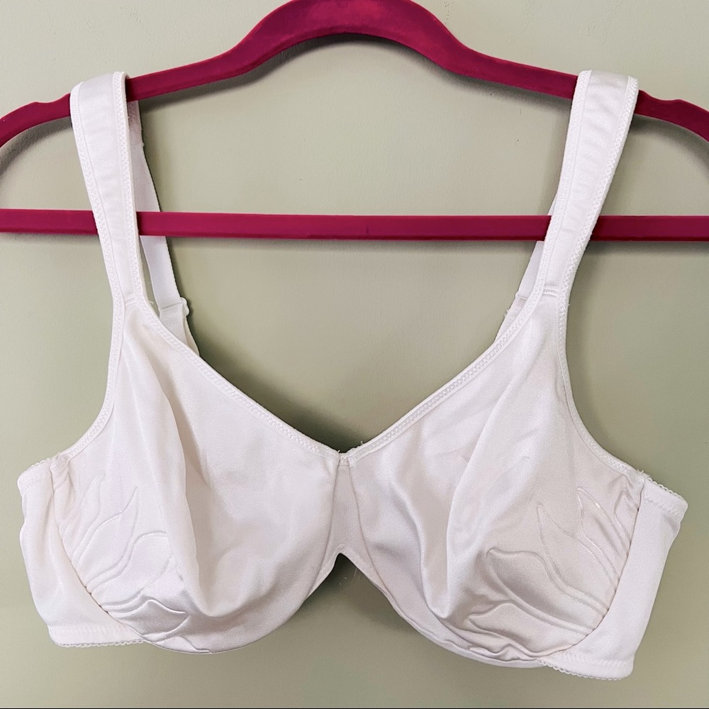 ♦️Buy 2 Get 1 White Satin Bali Bra 40C padded straps 3 hook closure